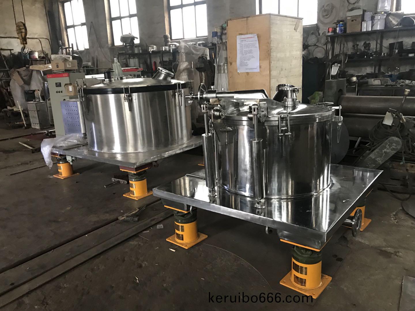 下料(liao)式平(ping)闆離心(xin)機